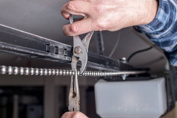 GARAGE DOOR REPAIR
